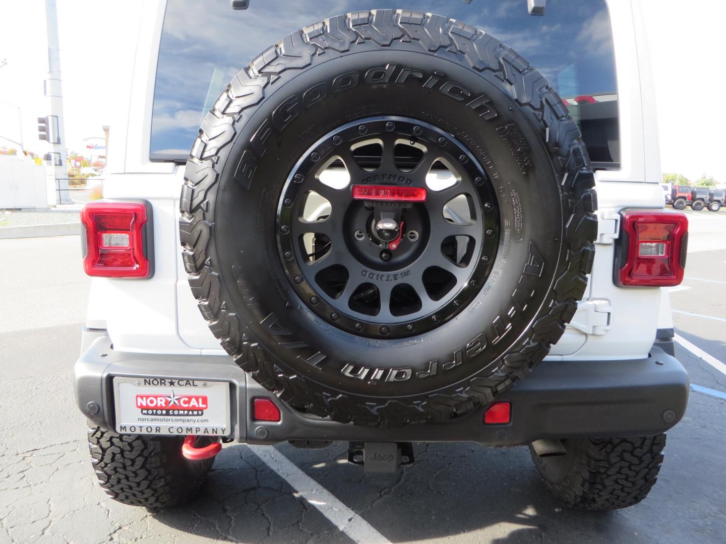 2021 White /BLACK Jeep Wrangler Unlimited Rubicon (1C4HJXFN6MW) with an 2.0L L4 DOHC 16V TURBO engine, automatic transmission, located at 2630 Grass Valley Highway, Auburn, CA, 95603, (530) 508-5100, 38.937893, -121.095482 - Photo#11